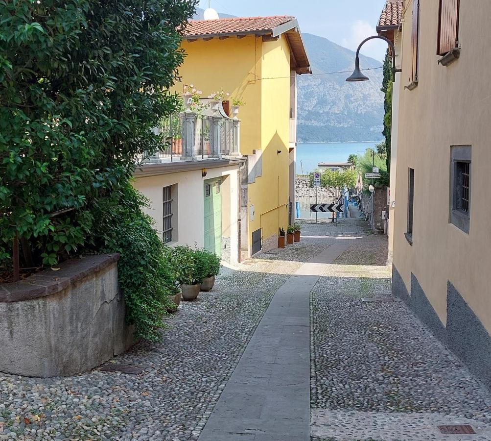 Chez Ary: Sulla Strada Del Lago Clusane Exterior foto
