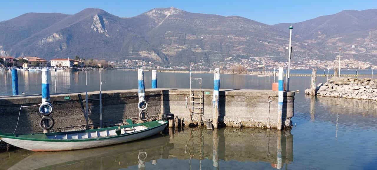 Chez Ary: Sulla Strada Del Lago Clusane Exterior foto